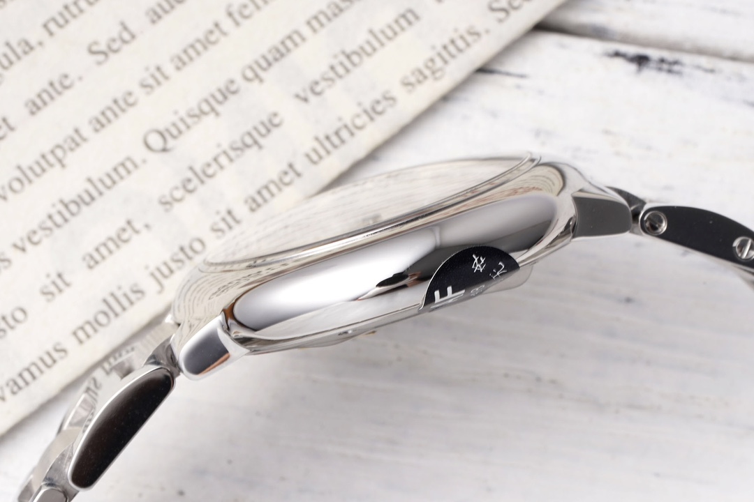 Ballon Bleu Red Dial Steel Ladies Watch