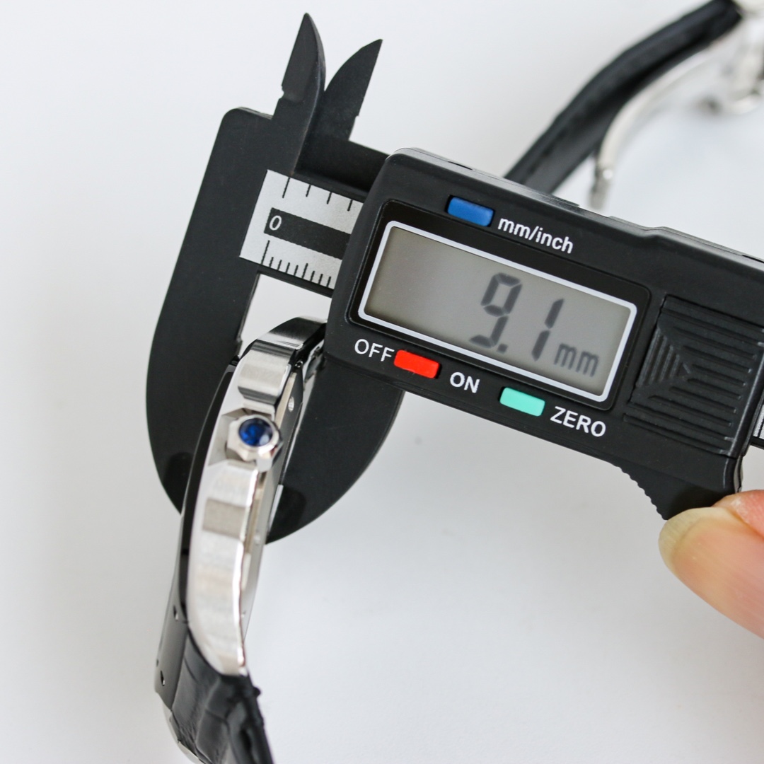 Measurement of the thickness of the BVF Super Clone Cartier Santos Black & Steel case replica watch, showing 9.1mm.