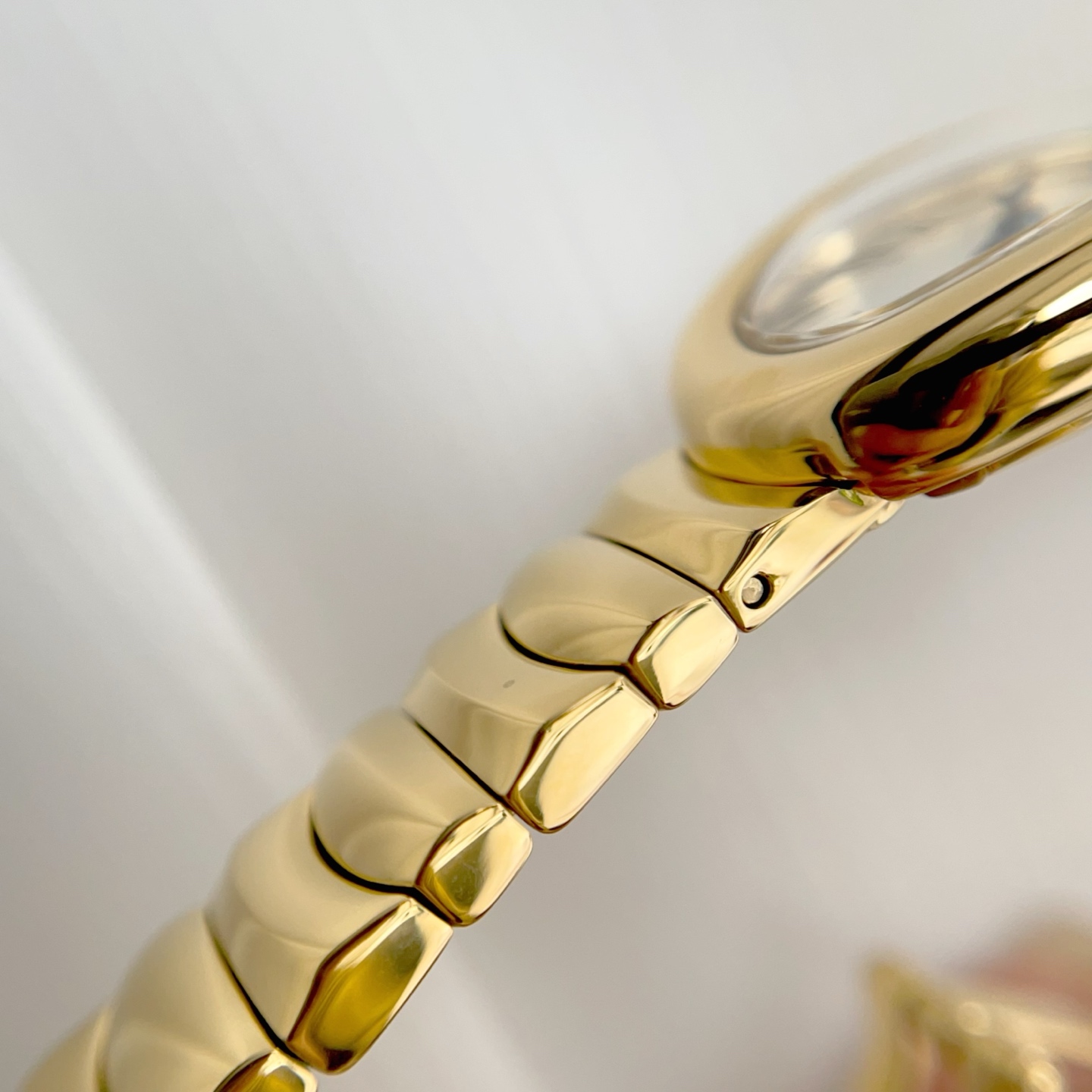 BBA Factory | Baignoire watch Quartz movement | Yellow gold