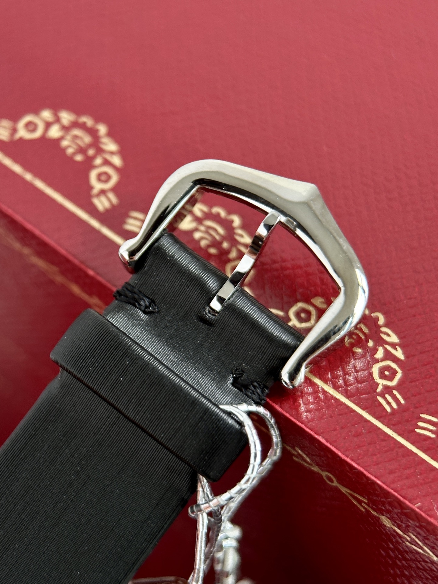 Dupe Tank Must De Watch Small Model Steel Case With Diamonds